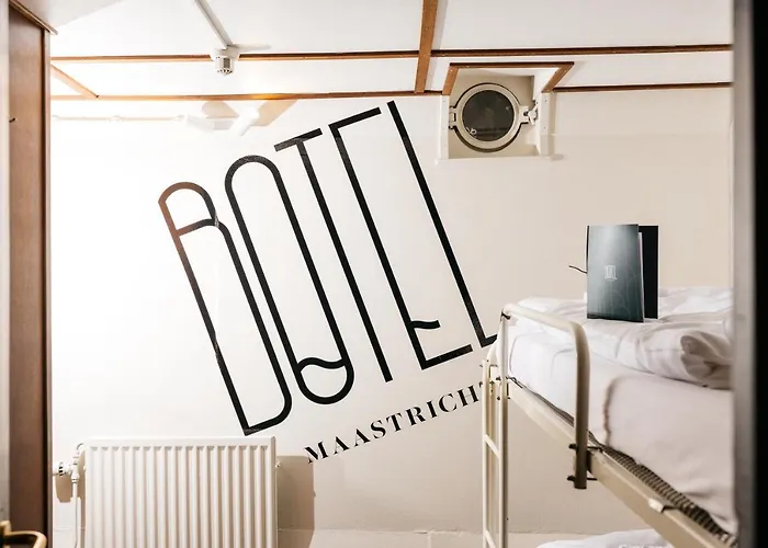 Botel Maastricht Hostel *