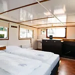 Botel Maastricht Hostel *