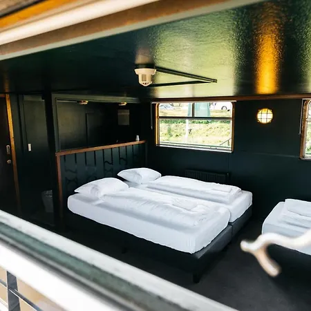 Botel Maastricht 호스텔 *