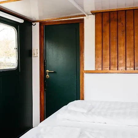 Botel Maastricht Auberge de jeunesse *