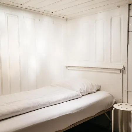 Botel Maastricht 호스텔 마스트리흐트