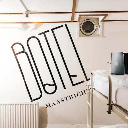 Botel Maastricht Hostel *
