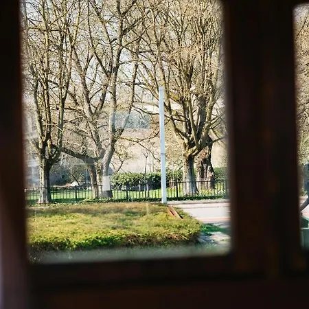 Botel Maastricht 호스텔 마스트리흐트