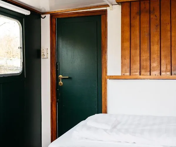 Botel Maastricht אכסניה *