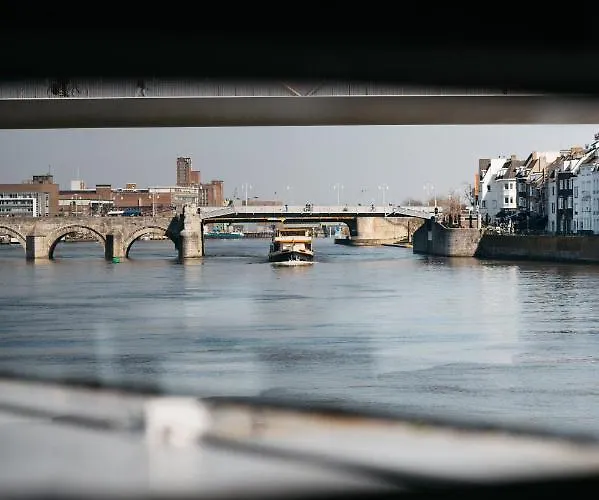 Botel Maastricht אכסניה *