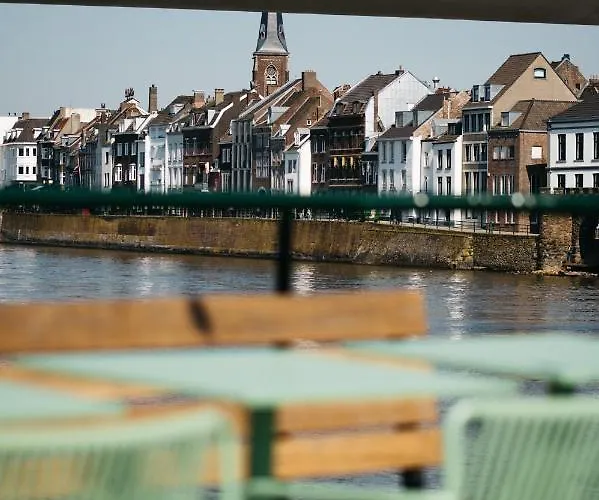 אכסניה Botel Maastricht *