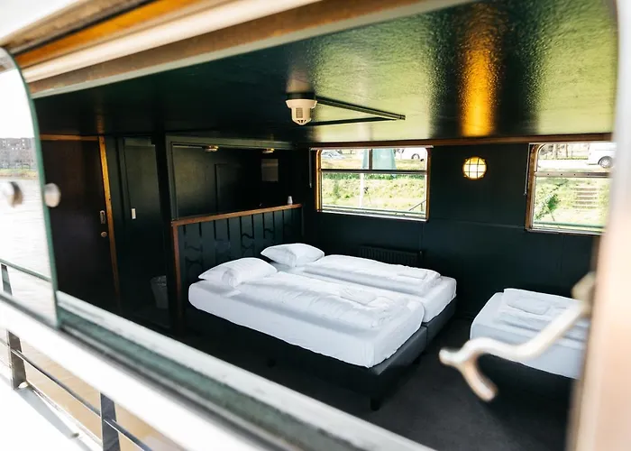 Botel Maastricht Hostel *