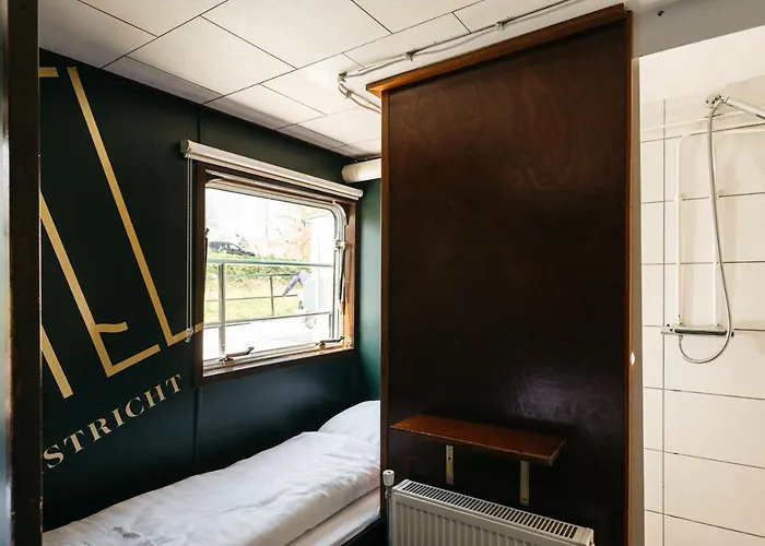 Botel Maastricht Hostel *